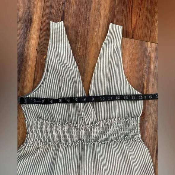 American Eagle Outfitters Green Sleeveless V-Neck Sundress - Picture 11 of 13